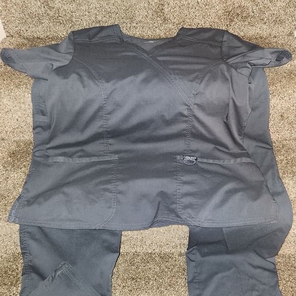 Scrub Set - Picture 2 of 4